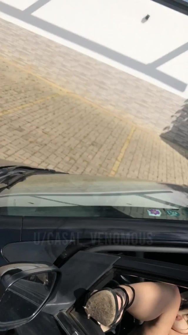 [GIF] Beautiful day park the car and get myself off in the middle of the street with the door open
