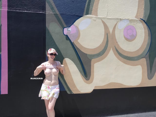 I’m a big fan of street art (and boobs!) [IMG]